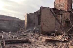 Пожежа знищила будинки мирних мешканців: у штабі показали наслідки ворожого обстрілу селища на Донеччині