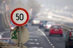 В Киеве снижена скорость проезда на семи автомагистралях города
