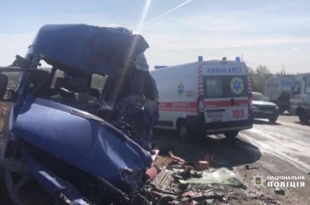 На Одещині зіштовхнулись вантажівка та маршрутка, дев'ять загиблих