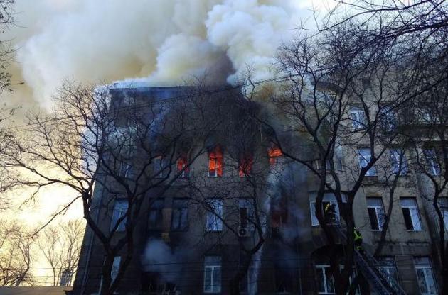 Масштабный пожар в Одессе: пострадали 12 человек, из них четверо пожарных