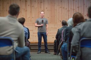 Цукерберг вважає, що Facebook повинен зберегти право на розміщення політичної реклами