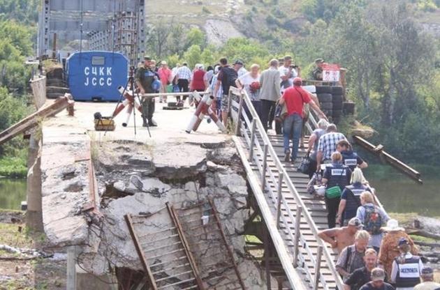 В Станице Луганской завершен первый этап разведения войск