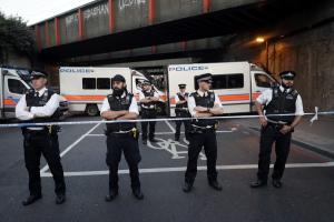 Неизвестные напали с ножом на прохожих на Лондонском мосту
