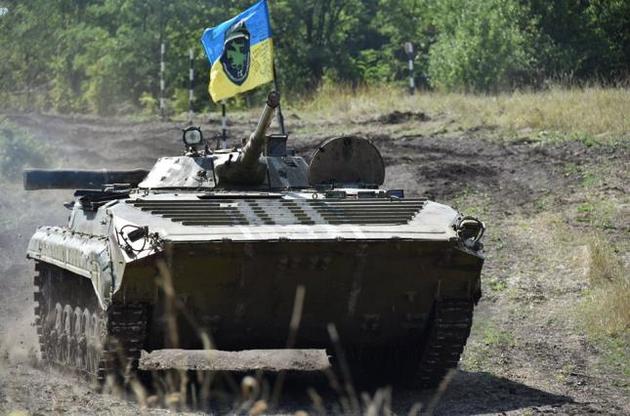 Армия должна продолжать боевые действия для нанесения потерь нарушителям Минских соглашений — эксперт