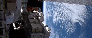 Опубликован снимок астронавта NASA во время 