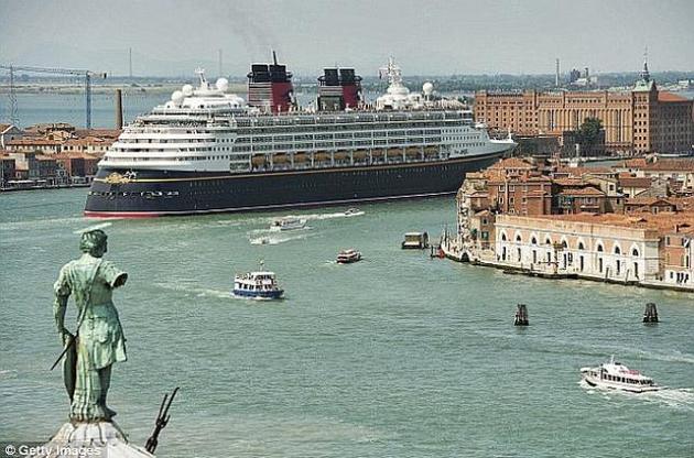 В Венеции вновь вспыхнули протесты против круизных лайнеров