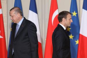 Власти Турции обвинили Францию ​​в попытках создания террористического государства в Сирии