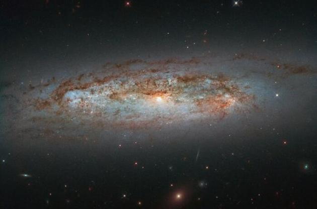 Галактика знаходиться на відстані 50 мільйонів світлових років від Землі