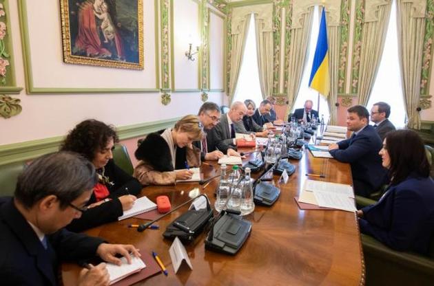 Дипломаты задали Богдану вопросы о судьбе &quot;Приватбанка&quot; и судебной реформе