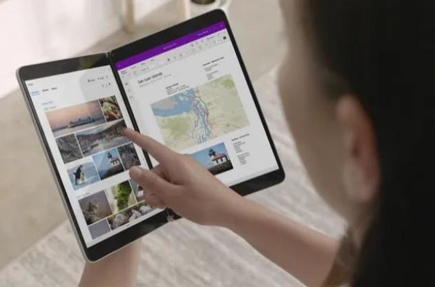 Планшет оснащен двумя экранами диагональю девять дюймов