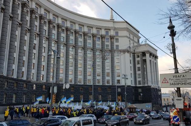 Представители Атомпрофсоюза пикетируют Кабмин, требуя отставки Оржеля