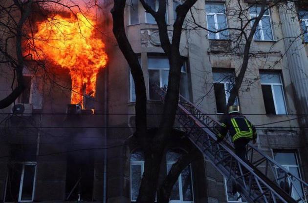 Опубликовано видео масштабного пожара в Одессе