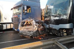 В Черкасской области из-за гололеда столкнулись 10 авто и пассажирский автобус