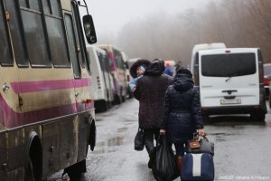 37,7% жителів окупованих територій періодично їздять в Україну — опитування