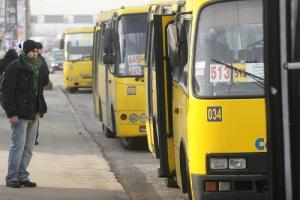 В Киеве начали штрафовать водителей, заезжающих на полосу общественного транспорта