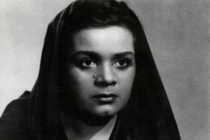 "Чия ж то дівчина розпустила коси?"