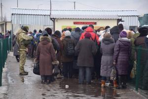 На КПВВ в Станице Луганской умер пенсионер