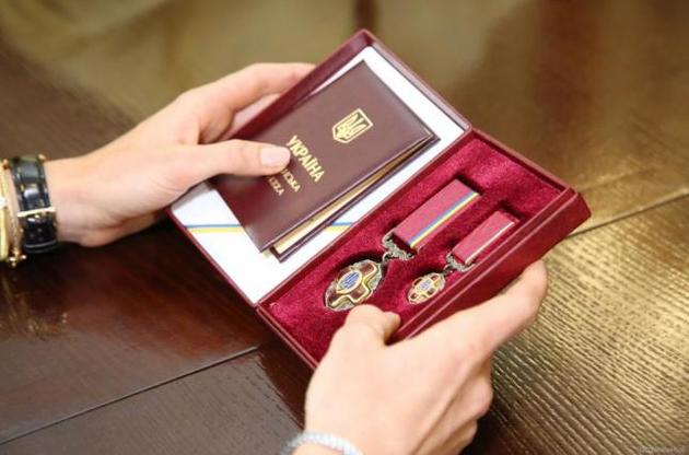 Гончарук вручил ордена трем британским парламентариям