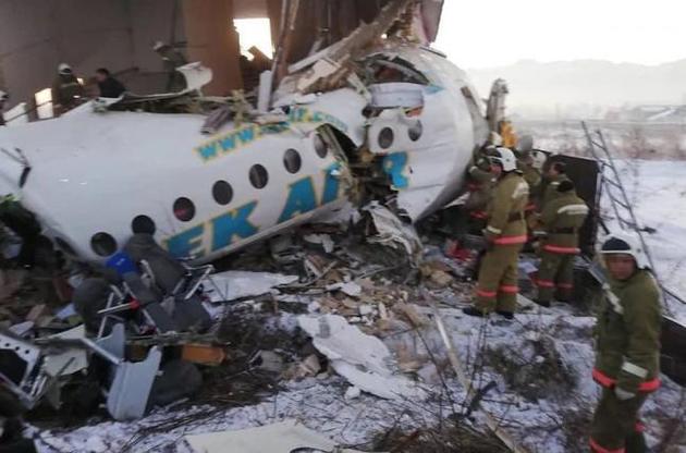 Авиакатастрофа в Казахстане: правоохранители назвали три версии падения самолета
