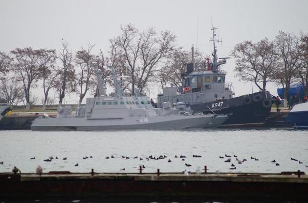 Слідчий у справі українських моряків поїхав до Керчі оформляти повернення кораблів ВМСУ — Полозов