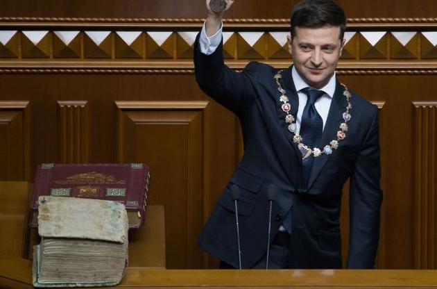 Зеленський вирішив змінити Конституцію на догоду Мінським домовленостями