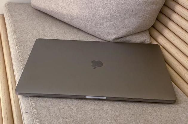 Apple представила новий ноутбук