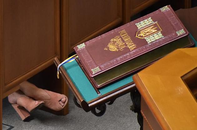 Пристайко пояснил мотивы Зеленского относительно внесения поправок в Основной Закон