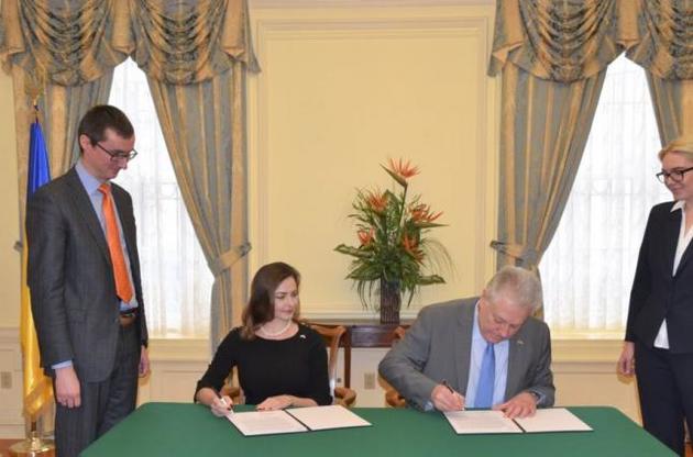 Ельченко поздравил Мазур и украинское общество Филадельфии