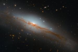 "Хаббл" сделал снимок "спокойной" галактики
