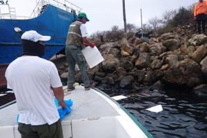 На Галапагосах ввели надзвичайний стан через аварію баржі з нафтою