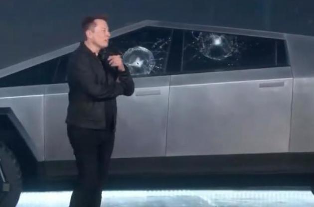 Бронированное окно пикапа Tesla разбилось на презентации