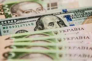 Курс НБУ: долар впав нижче 24 гривень вперше з січня 2016