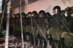 Возле Лукьяновского СИЗО протестуют против освобождения экс-"беркутовцев"