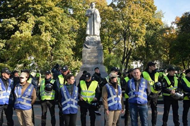 Пам'ятник радянському генералу Миколі Ватутіну в Києві не може бути знесений