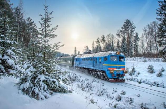 Майже 17 тисяч українців зустрінуть Новий рік в потягах