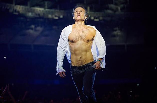 За даними ЗМІ, Вакарчук співав для розробників гри World of Tanks