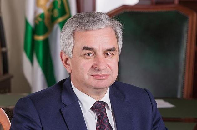 "Президент Абхазії пішов у відставку після зустрічі з Сурковим