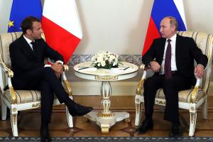 Макрон похвалил Путина за возвращение захваченных кораблей Украине