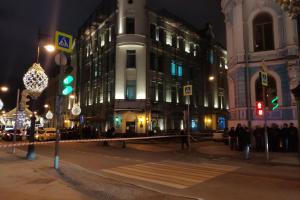 Неизвестный открыл огонь возле здания ФСБ в центре Москвы