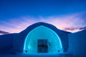 У Швеції для туристів почав свою роботу готель з льоду