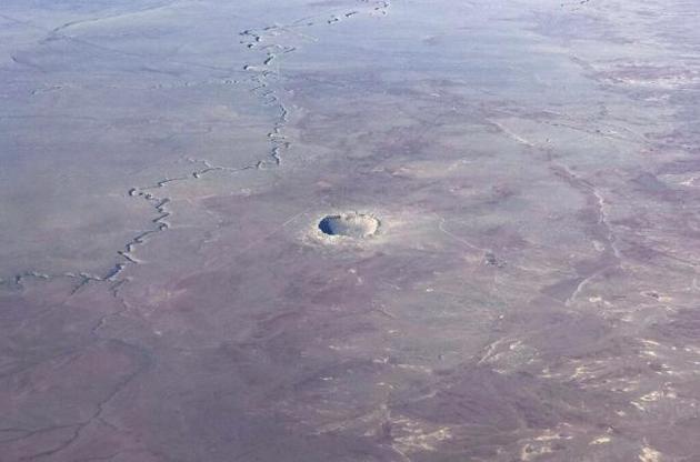 Вчені виявили найдавніший ударний кратер на Землі