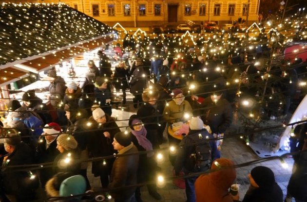 Через новорічно-різдвяні свята рух транспорту в центрі Києва обмежать на два місяці
