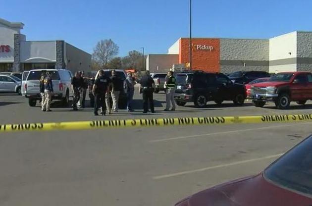 Три человека погибли во время стрельбы на парковке супермаркета Walmart в Оклахоме