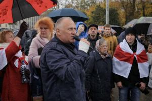 Протести в Мінську: активісти вишикувалися в живий ланцюг