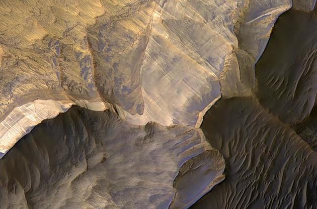 NASA показало незвичайний піщаник на Марсі