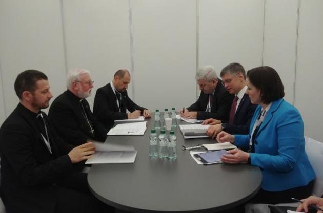 Пристайко зустрівся з секретарем з міждержавних відносин Ватикану Полом Річардом Галлахером