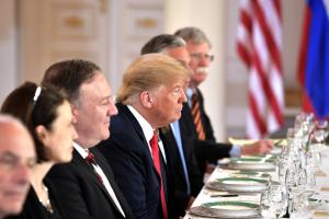 Трамп провел экстренное заседание Белого дома после атаки на военные базы США в Ираке