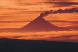 Извержение вулкана на Аляске может стать препятствием для воздушного сообщения