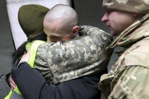 Військовослужбовці, водії й "агенти СБУ": кого бойовики видали Україні