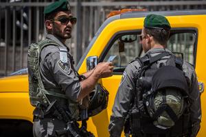Пятнадцать израильских военных получили ранения из-за наезда автомобиля